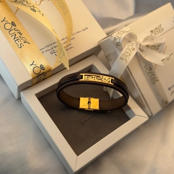 تصویر دوم دستبند طلا چرم مردانه خدا با من است